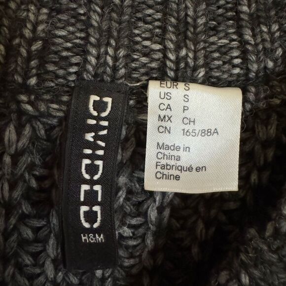 Divided H & M dark black/gray sweater size small NWOT - Picture 4 of 5